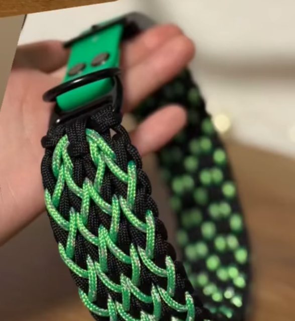 Paracord-Halsband in Grün und Schwarz, Karo-Muster, mit grüner Schnalle